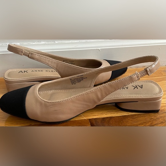 Anne Klein - Flats with a look similar to high-end Veronica Beard shoes! - Picture 3 of 6